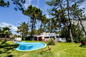 a swimming pool in the yard of a house at Cerca do Altinho in Vila Nova de Milfontes