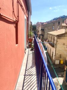 Balcon ou terrasse dans l'établissement Appart Central à Sète avec balcon