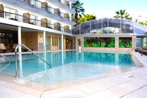 Bazén v ubytování Hotel Helios Lloret nebo v jeho okolí