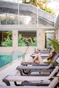 Bazén v ubytování Hotel Helios Lloret nebo v jeho okolí