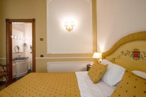 Voodi või voodid majutusasutuse Grand Hotel Wagner toas
