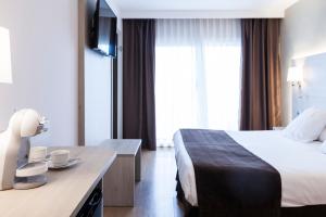 Postel nebo postele na pokoji v ubytování Hotel Helios Lloret