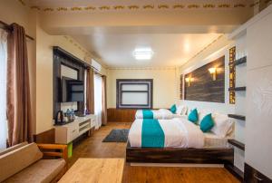Tempat tidur dalam kamar di Hotel Himalayan Glacier