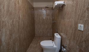 Kamar mandi di Hotel Himalayan Glacier