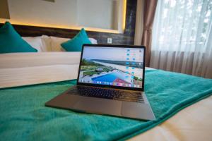 Tempat tidur dalam kamar di Hotel Himalayan Glacier