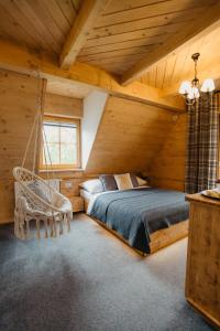 Ένα ή περισσότερα κρεβάτια σε δωμάτιο στο Domek Byrtusia Residence