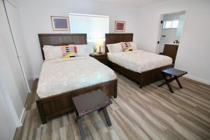 Säng eller sängar i ett rum på Los Angeles 3BR Villa Suites with Free Parking