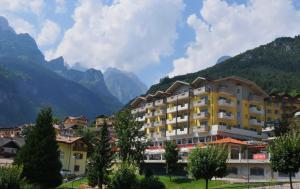 Nespecifikovaný výhled na hory nebo výhled na hory při pohledu z hotelu