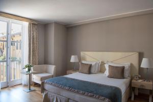 Llit o llits en una habitació de Grand Hotel Portovenere