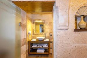 Koupelna v ubytování Adora Cave Suites -