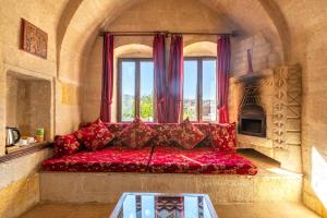 Posezení v ubytování Adora Cave Suites -