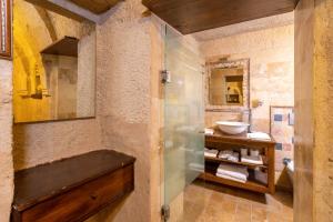 Koupelna v ubytování Adora Cave Suites -