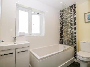 Bilik mandi di Clematis House +16 gambar