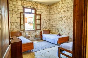 Postel nebo postele na pokoji v ubytování Listed Villa in Laneia + 14 fotografií