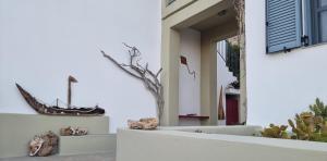 a house with a pair of shoes on the wall at Domatia me Thea in Elafonisos