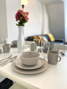 Imagen de la galería de The Brook - LONG STAY OFFER - Sleeps 6 - Central House by CTO Serviced Apartments, en Cardiff