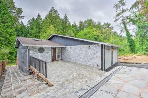 Gallery image of Modern Home with Deck about 14 Mi to Downtown Seattle! in Shoreline