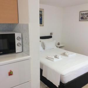 Postel nebo postele na pokoji v ubytování Apartments & room Ivica Split