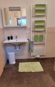 A bathroom at B&B Gasthaus Lieg