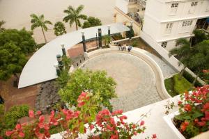 an overhead view of a courtyard in a building at Hotel Boutique Mansion Del Rio in Guayaquil