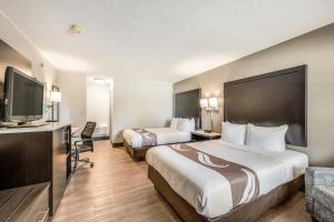 Rúm í herbergi á Quality Inn Poughkeepsie
