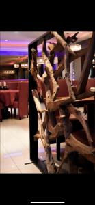 een stapel takken en stoelen in een restaurant bij Hotel Boxberg in Waldbröl