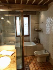 Ένα μπάνιο στο Exceptional Valbonne Village Historical House