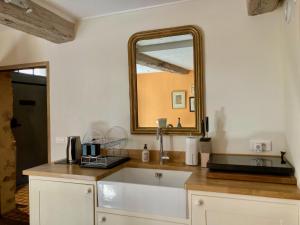 Fotografie z fotogalerie ubytování Charming Apartment in the heart of Valbonne Village v destinaci Valbonne