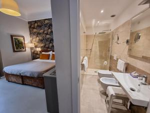 Koupelna v ubytování Hotel Maxim Axial