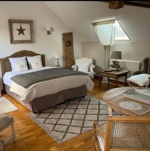 Кровать или кровати в номере La Suite du 12