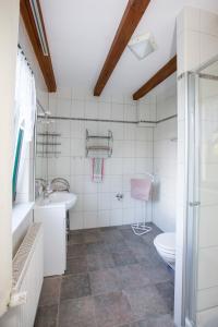 Ein Badezimmer in der Unterkunft Haus Kerstin am Jabeler See
