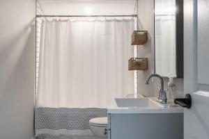 Ванная комната в Cozy Apartments in the Triplex House, Historic District of Orlando
