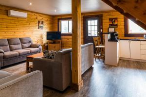Kuchyň nebo kuchyňský kout v ubytování Glacier House Hotel & Resort