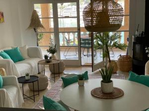 Гостиная зона в Beach Apartment Montemar No.1 - perfect ocean view