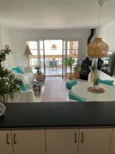 Фотография из галереи Beach Apartment Montemar No.1 - perfect ocean view в Сольере