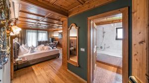 Posteľ alebo postele v izbe v ubytovaní Romantik Hotel Santer
