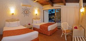 Cabo Blanco Hotel and Marina客房内的一张或多张床位