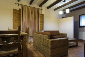 a living room with a couch and chairs and a table at Ciudad Encantada Tio Daniel in Valdecabras