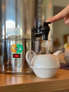 Příslušenství pro přípravu čaje a kávy v ubytování Hotel CHODOV ASC