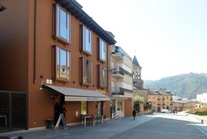 a person standing outside of a building on a street at APARTAMENTOS TURÍSTICOS GUIANA in Ponferrada
