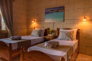 A bed or beds in a room at Orchidea Xaghra