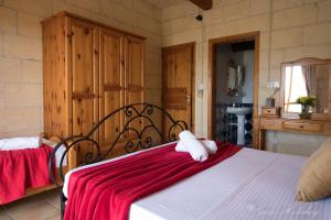 A bed or beds in a room at Orchidea Xaghra
