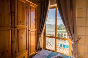 A balcony or terrace at Orchidea Xaghra