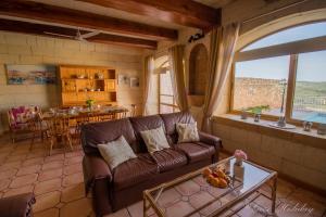 A seating area at Orchidea Xaghra