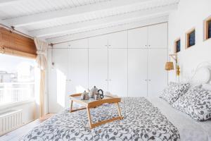 A bed or beds in a room at Σοφίτα Μοναδικής Αύρας με Θέα & BBQ