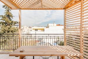 A balcony or terrace at Σοφίτα Μοναδικής Αύρας με Θέα & BBQ