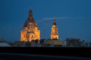 Fotografia z galérie ubytovania Amora Homes Imperial suite with Basilika and Castle View NEED RESERVATION FOR FREE PARKING v Budapešti