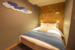 Rúm í herbergi á Asakusa Kokono Club Hotel
