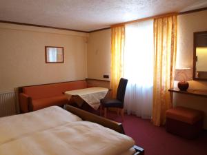Postel nebo postele na pokoji v ubytování Hotel Gasthof Schuster und Gästehaus