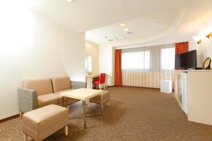 TV a/nebo společenská místnost v ubytování HOTEL MYSTAYS Utsunomiya
